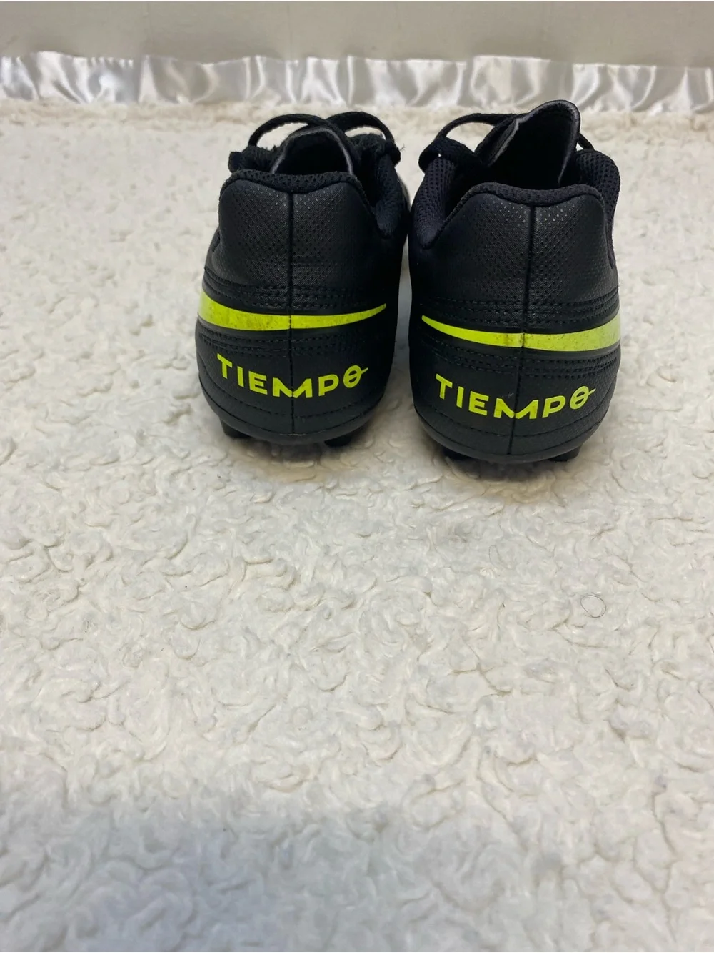 Nike Legend Tiempo 8 Club FG/MG Black Soccer Cleats boys Size 13C